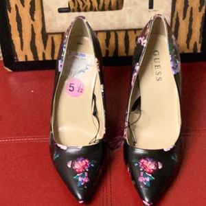 GUESS 5.5 MEDIUM, FLORAL, 4 inch Heel Shoes. NWT/STRING ATTACHED